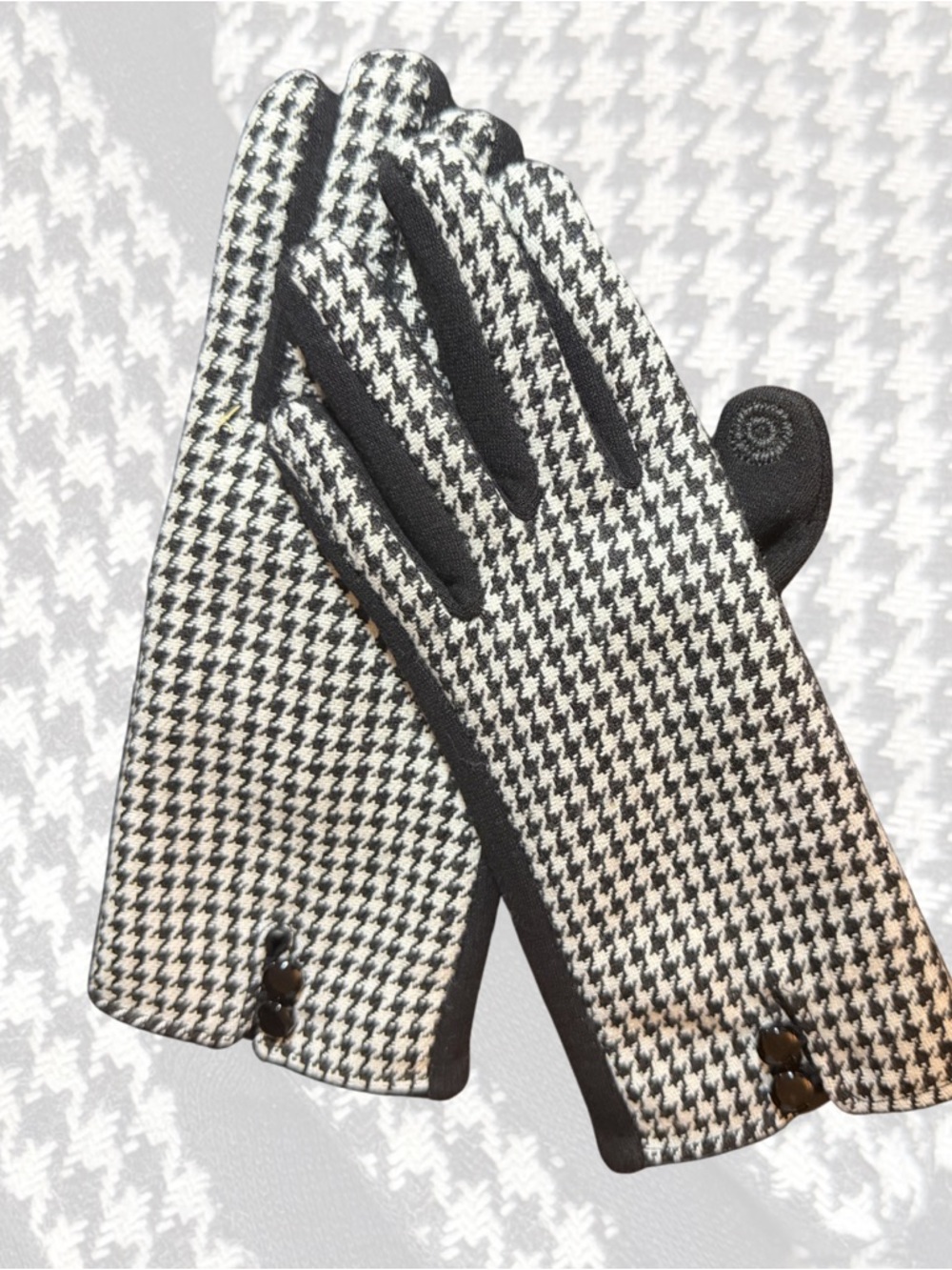 Chico's Black and White Houndstooth Gloves
